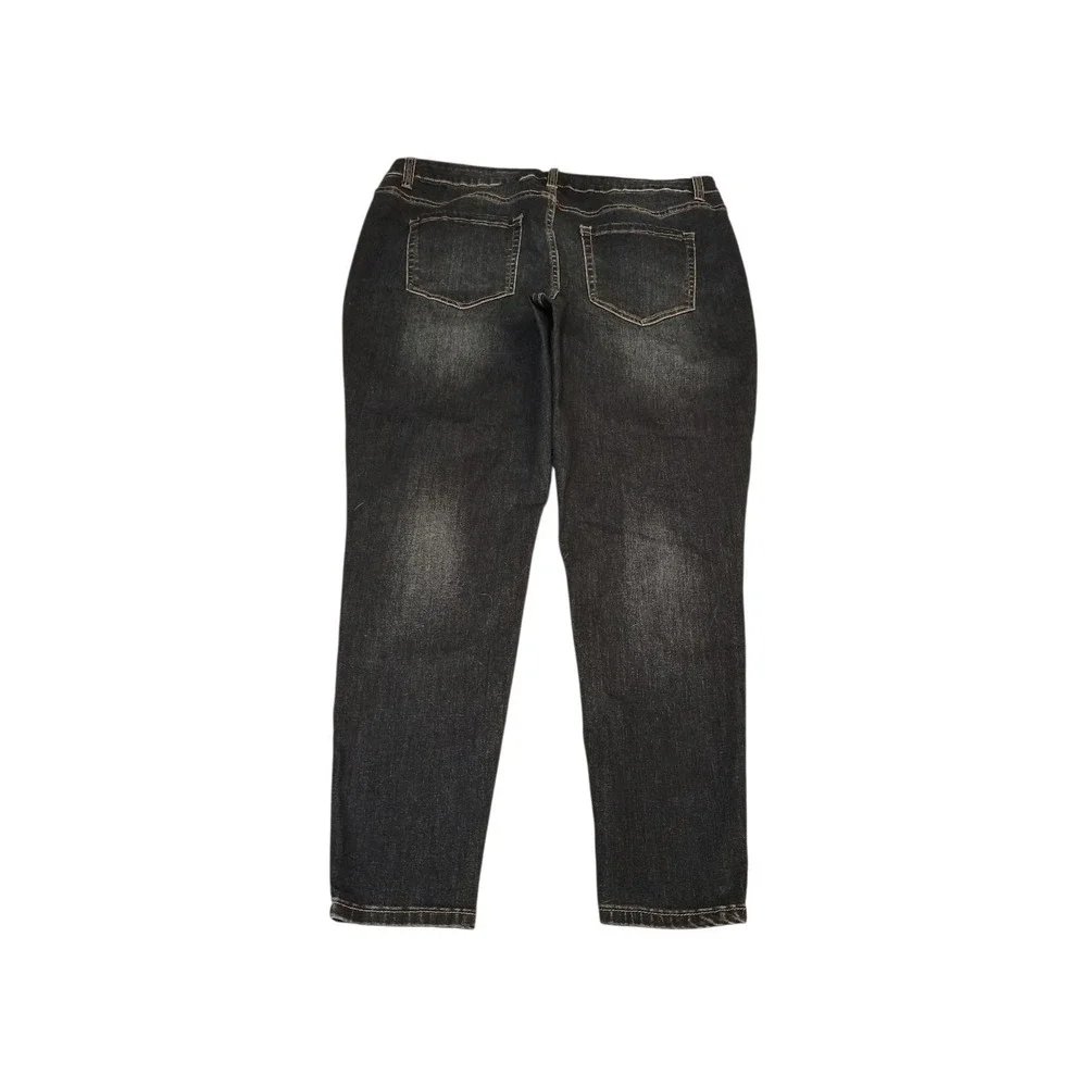 Venezia Women's Plus‎ 20 Ripped Floral Patch Boho Skinny Dark Wash Ankle Jeans